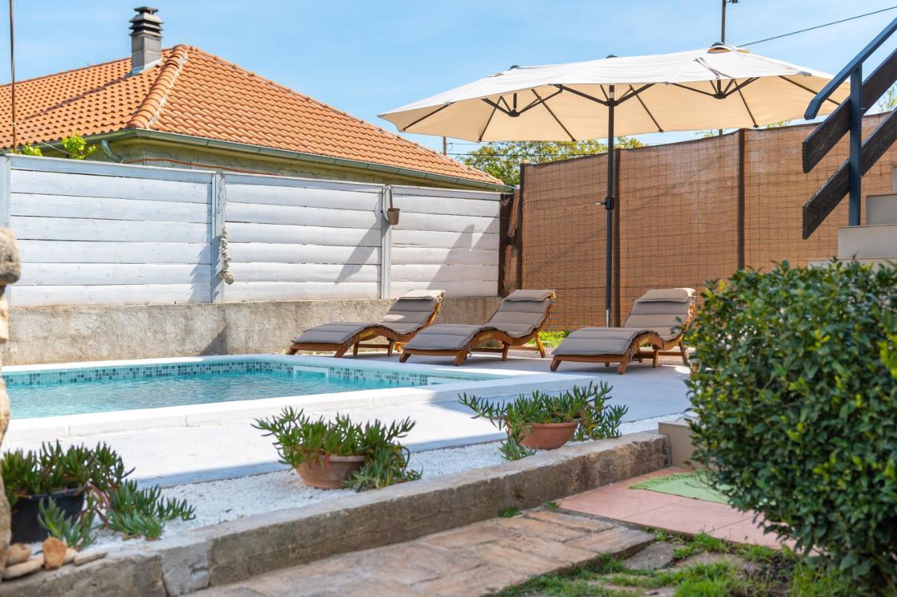 Apartment Adriana On Peaceful Location With Pool Пула Экстерьер фото